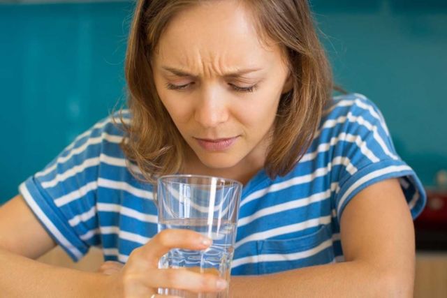 Mencium Air Bersih Sebelum Diminum