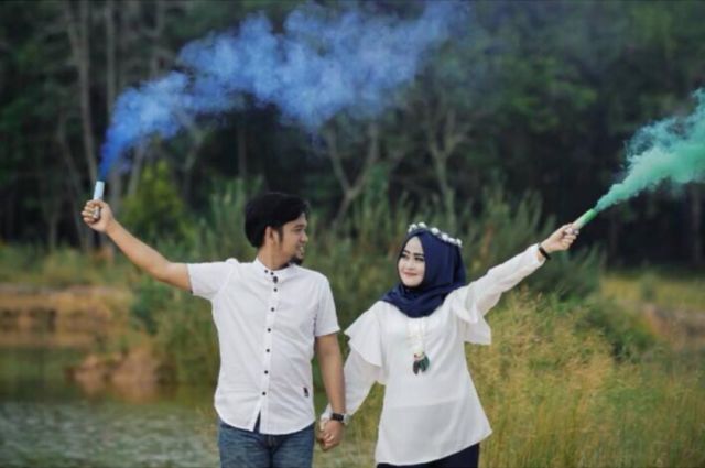 prewedding smoke bomb