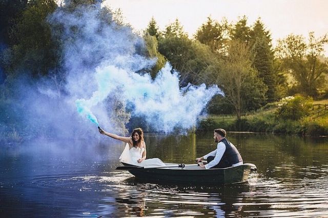 prewedding smoke bomb