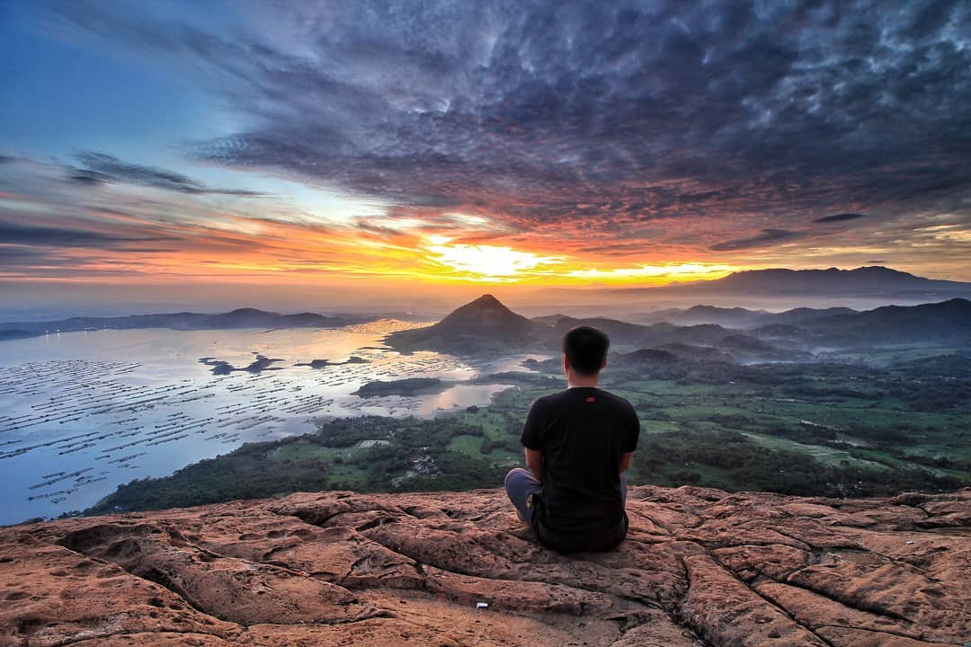 Gunung Lembu, Gunung dengan Pemandangan Alam yang Cantik nan Spektakuler di Purwakarta