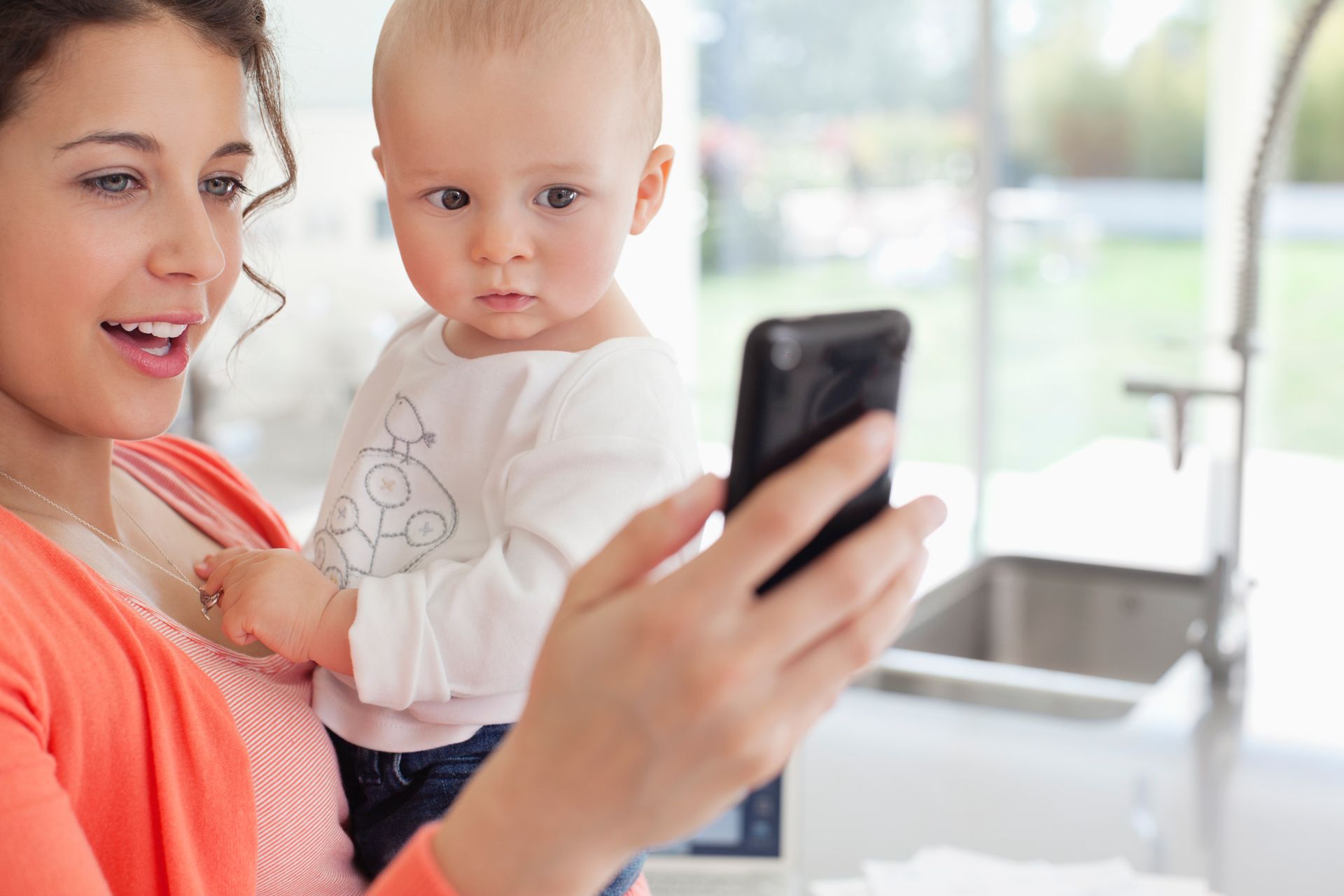 5 Panduan Bijak Pakai Instagram untuk Orangtua dan Anak. Tak Semua Hal Patut Dibagi lo~