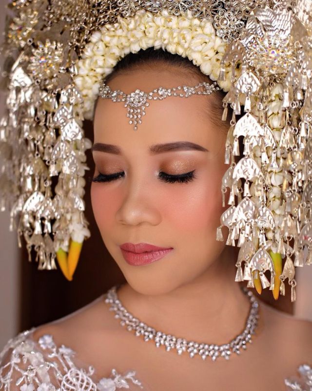 10 Ide Wedding Make-up si Kulit Sawo Matang. Rahasia Kulitmu Terlihat Paripurna Cemerlang!