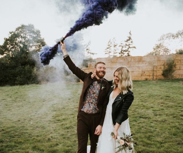 prewedding smoke bomb