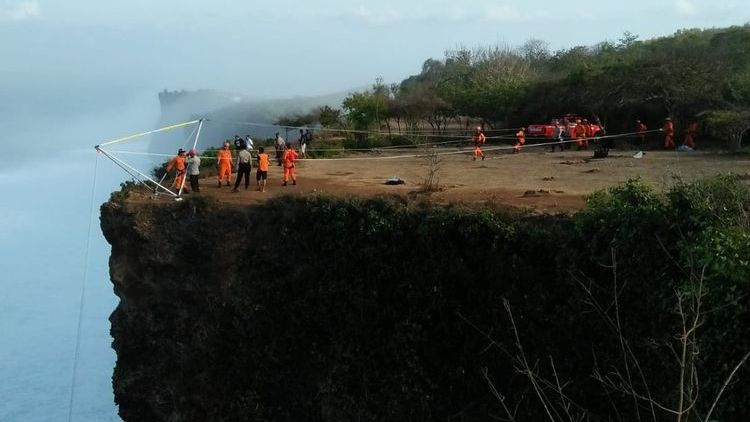 Turis Asal Belarusia Jatuh dari Tebing di Bali Saat Foto Selfie. Jasadnya Belum Ditemukan Hingga Kini