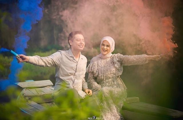 prewedding smoke bomb