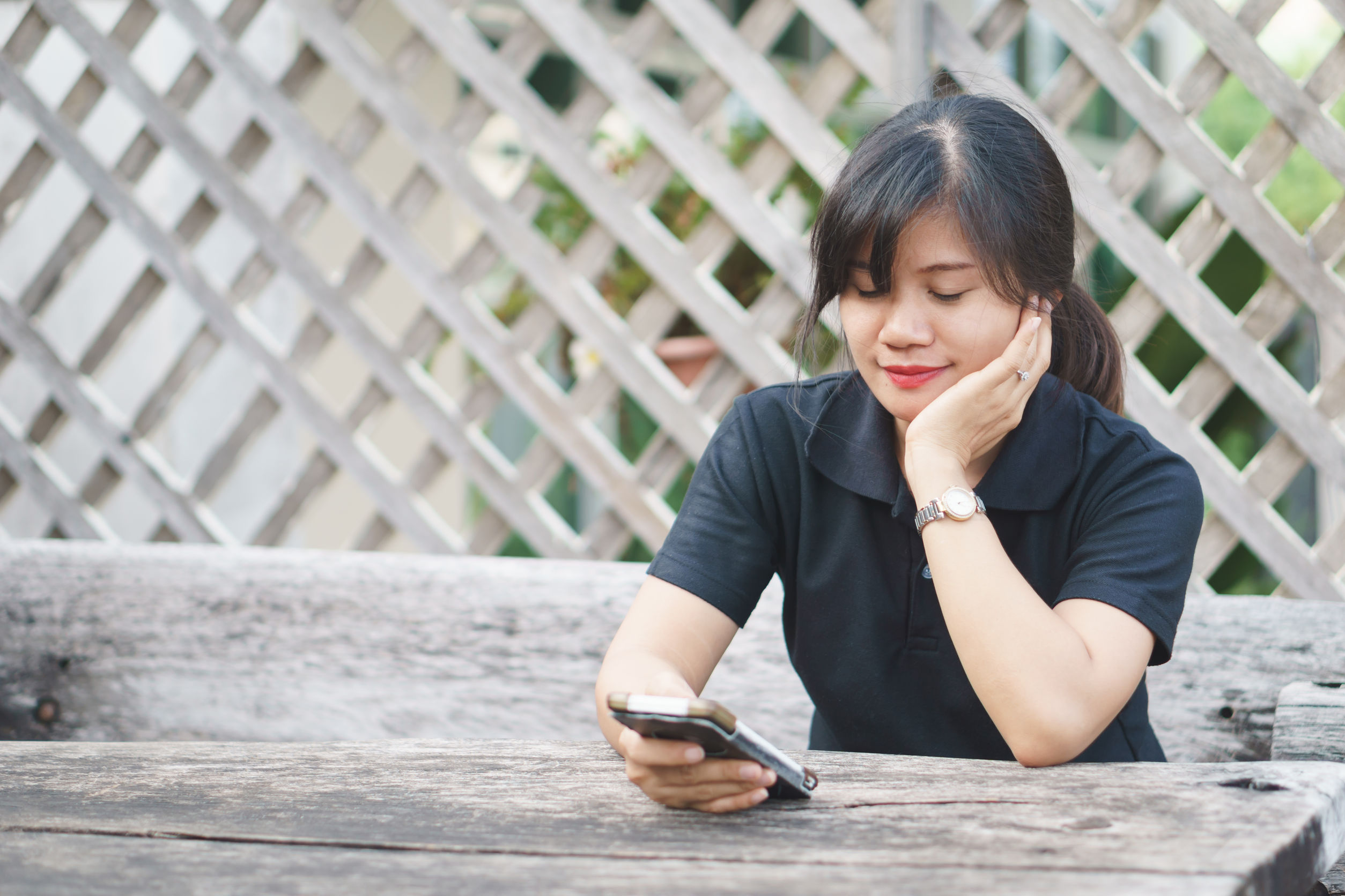 7 Sikap Elegan dan Anti Mati Gaya Saat Sendirian. Nggak Perlu Lagi Bergantung Pacar atau Teman