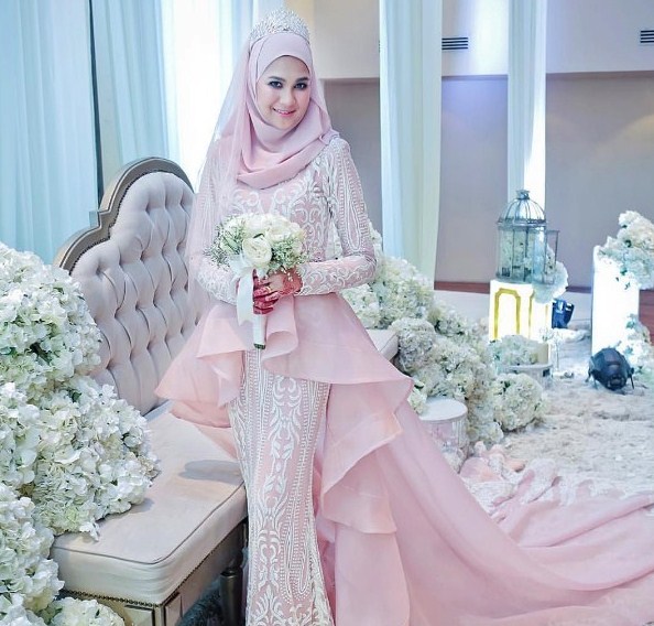 gaun pernikahan organza