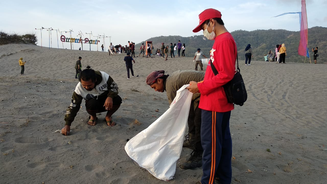 Peringati Hari Pariwisata Dunia, Jogja Tourism Festival 2019 Adakan “Reresik” Gumuk Pasir. Keren!