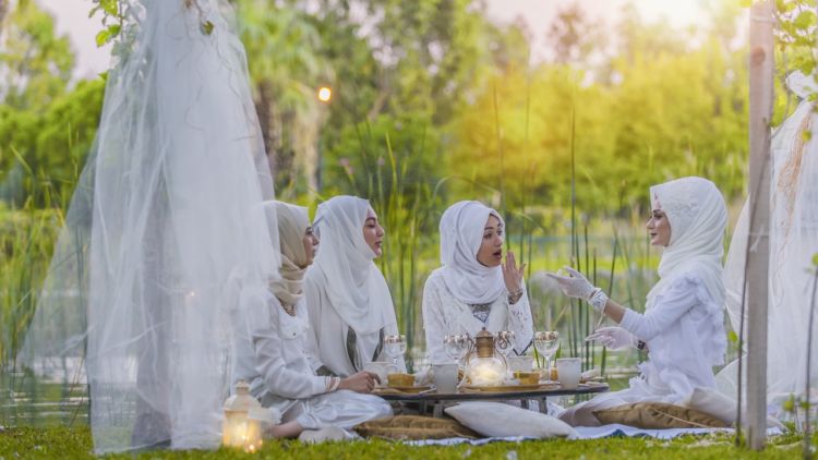 Cinta yang Sebenar-Benarnya Cinta Adalah Dia Sang Maha Pemilik Cinta