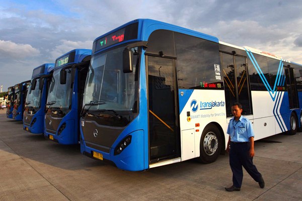 Transjakarta merupakan salah satu moda transportasi umum yang banyak rutenya