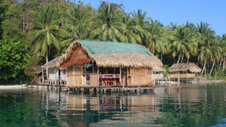 7 Penginapan Pinggir Pantai di Raja Ampat yang Harganya Cuma 500 Ribuan, Nggak Semua Mahal Kok