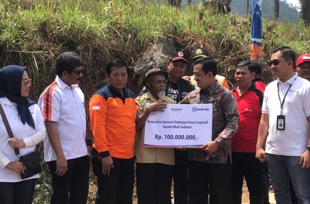 Kisah Mbah Sadiman, Dulu Dianggap Gila Kini Jadi Pahlawan. Bisa Lakukan Perubahan Meski Sendirian