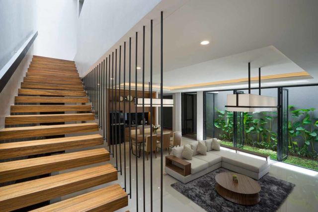 Ruang keluarga modern yang homey S House oleh Simple Projects Architecture