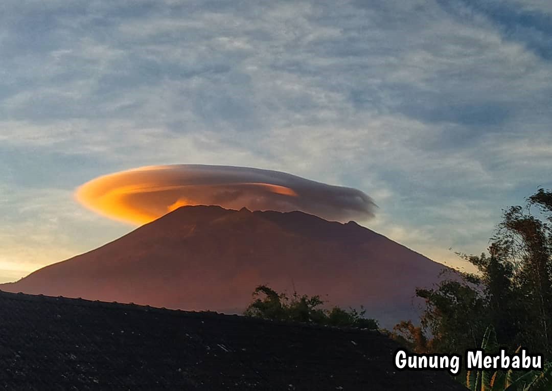 Fenomena Topi Awan Selimuti Sejumlah Gunung di Indonesia. Awas, Kata Ahli Bisa Jadi Tanda Bahaya