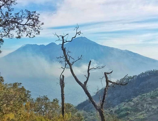 Tampak gunung arjuno dan welirang