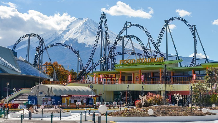 Sensasi Naik Roller Coaster Paling Ngeri di Fuji Q Highland. Seru Banget dan Nggak Terlupakan!