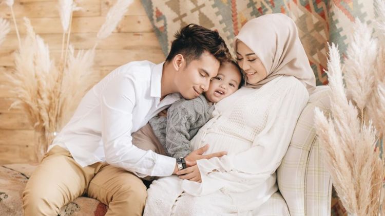 Baru Aja Lahirkan Anak Kedua, ini Alasan Rachel Vennya Nggak Tunjukkan Wajah Bayinya ke Publik