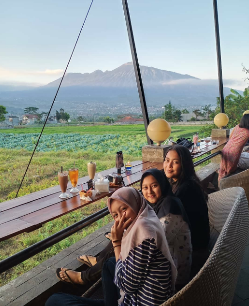 Cafe Pupuk Bawang Outdoor di Malang