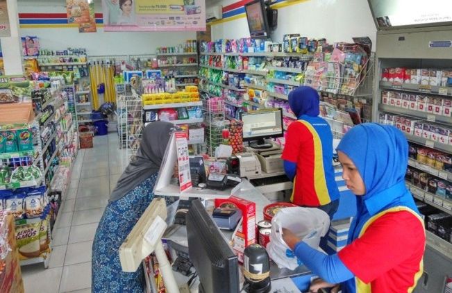 Balada Jadi Kasir Minimarket, Dicuekin Saat Nawarin Pulsa dan Minta Kembalian Buat Donasi