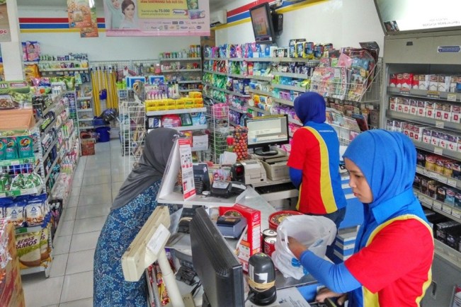 Balada Jadi Kasir Minimarket, Dicuekin Saat Nawarin Pulsa dan Minta Kembalian Buat Donasi