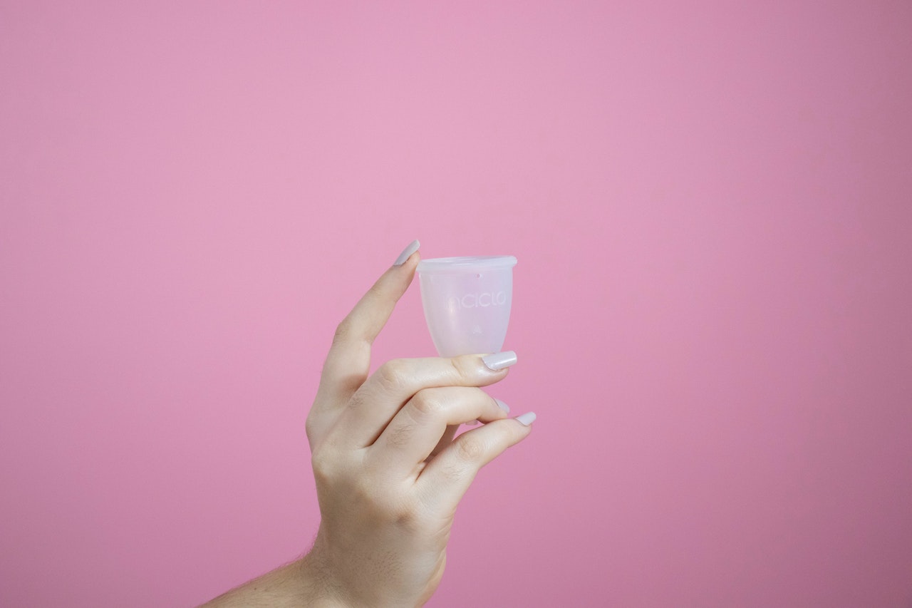 Cek 5 Hal ini Sebelum Coba Beli dan Pakai Menstrual Cup, Biar Nyaman dan Nggak Grogi Lagi