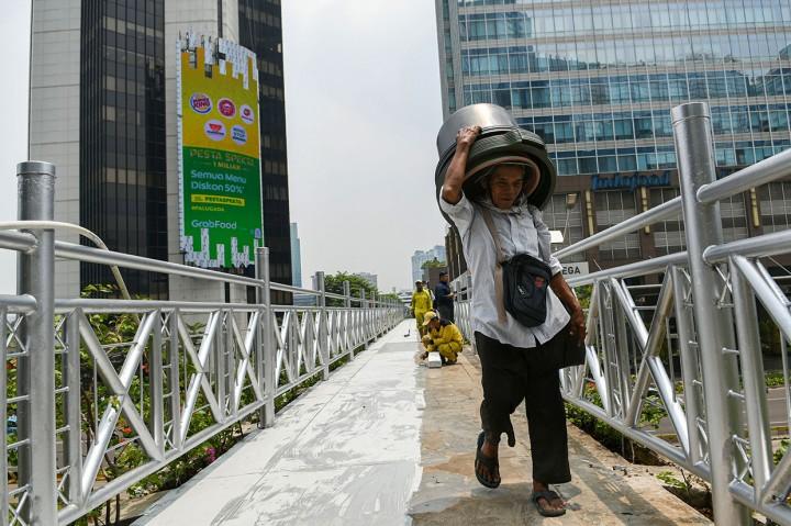 Atap JPO Sudirman Dicopot Biar Bisa Buat Selfie, Justru Jadi Siksaan Baru Buat Pejalan Kaki