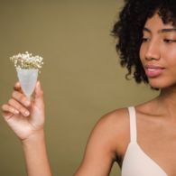 Cek 5 Hal ini Sebelum Coba Beli dan Pakai Menstrual Cup, Biar Nyaman dan Nggak Grogi Lagi