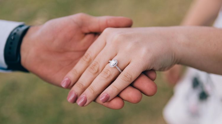 Asal Muasal Menikah Harus Pakai Cincin Sebagai Tanda Sah