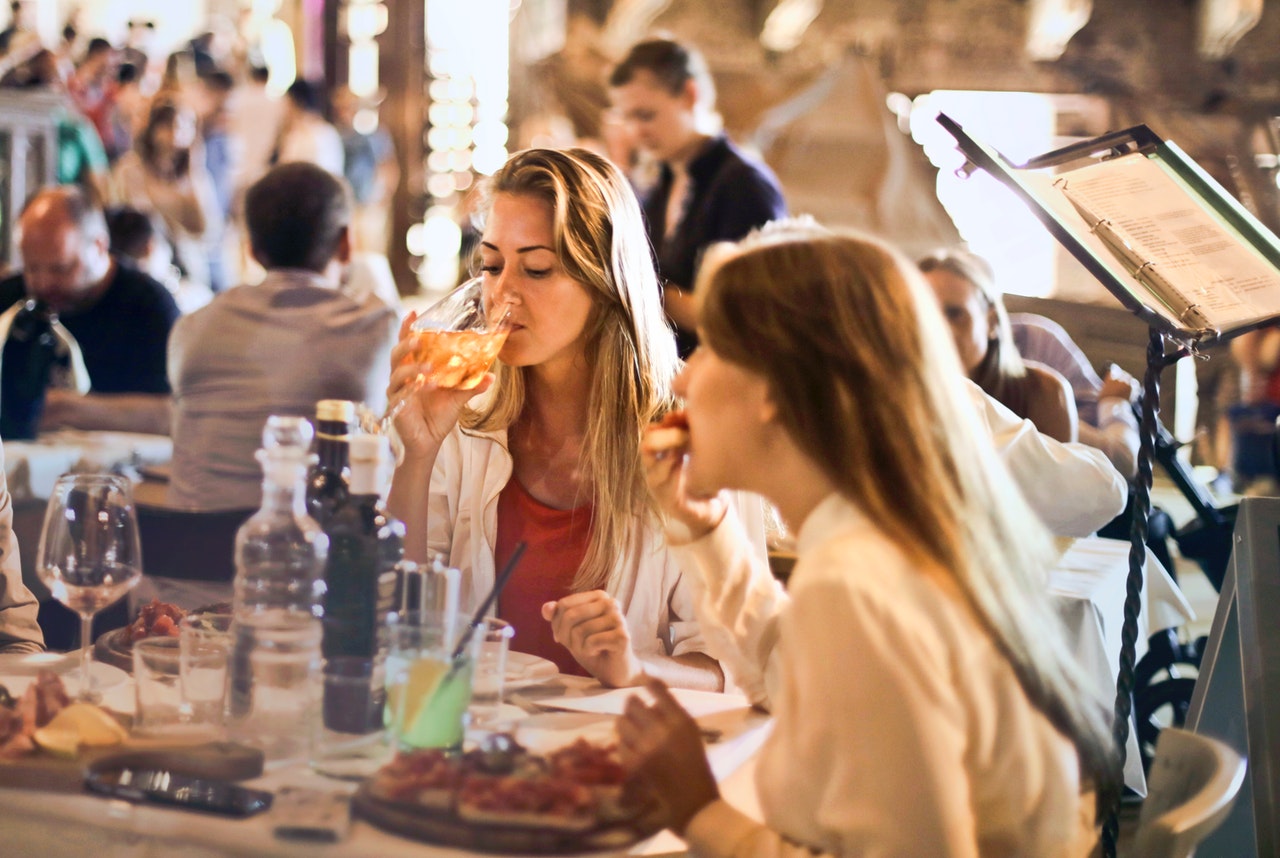 Bingung Makan Di Mana? Ini 15 Restoran Dekat dengan Tugu Jogja, Carinya Gampang!