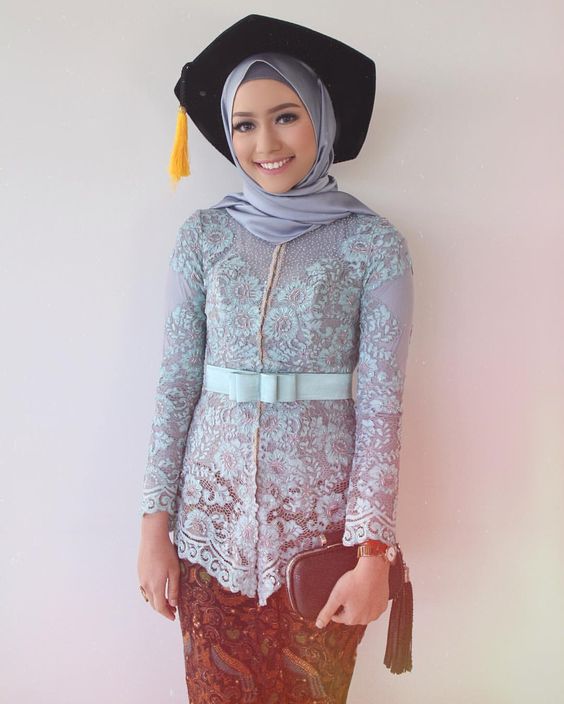 kebaya abu abu