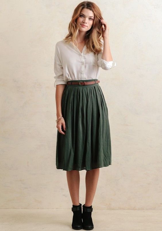 paduan kemeja dan midi skirt