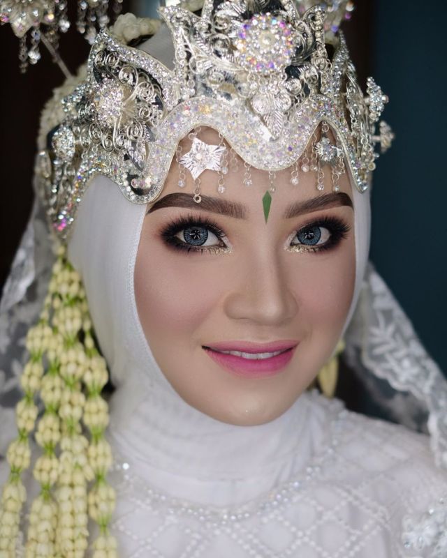 pengantin hijab siger