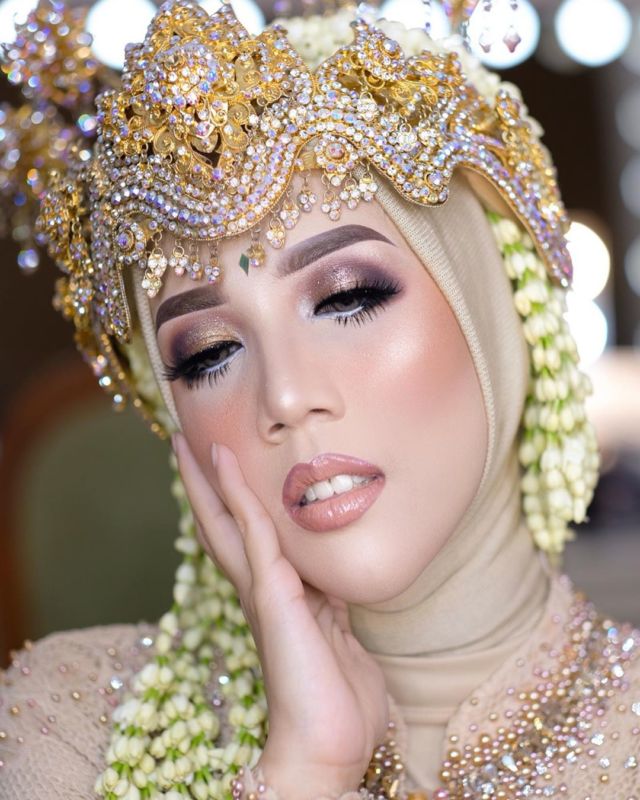 pengantin hijab siger