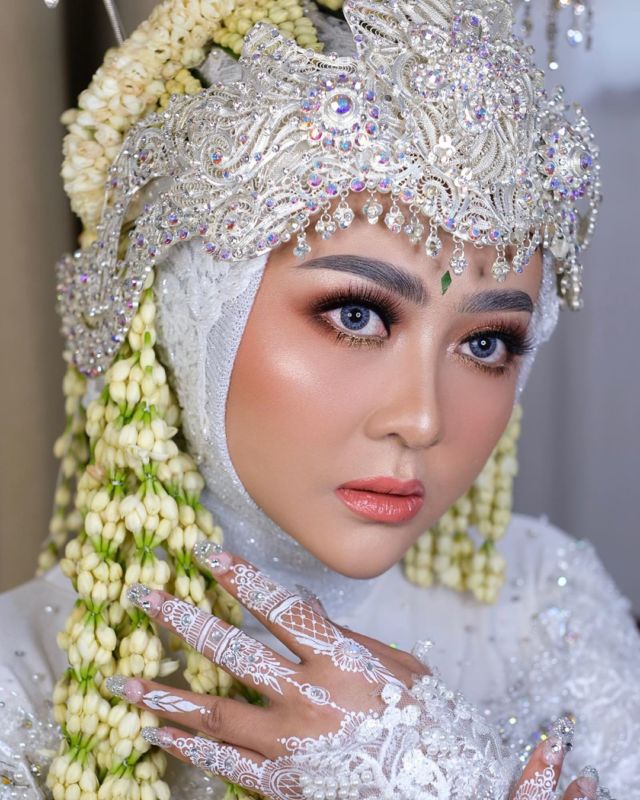 pengantin hijab siger