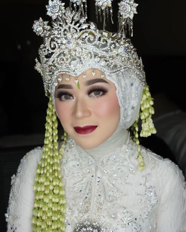 pengantin hijab siger