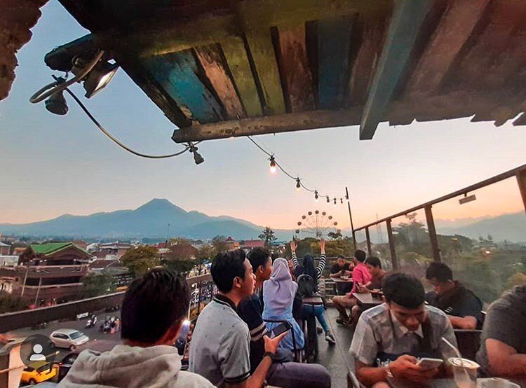 Kopi Letek Batu, Tempat Nongkrong Hits yang Punya Pemandangan Indah dan Instagramable Abis!