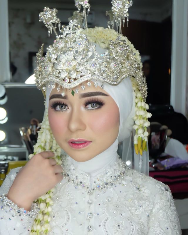 pengantin hijab siger