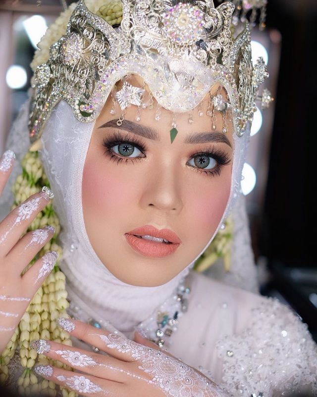 pengantin hijab siger