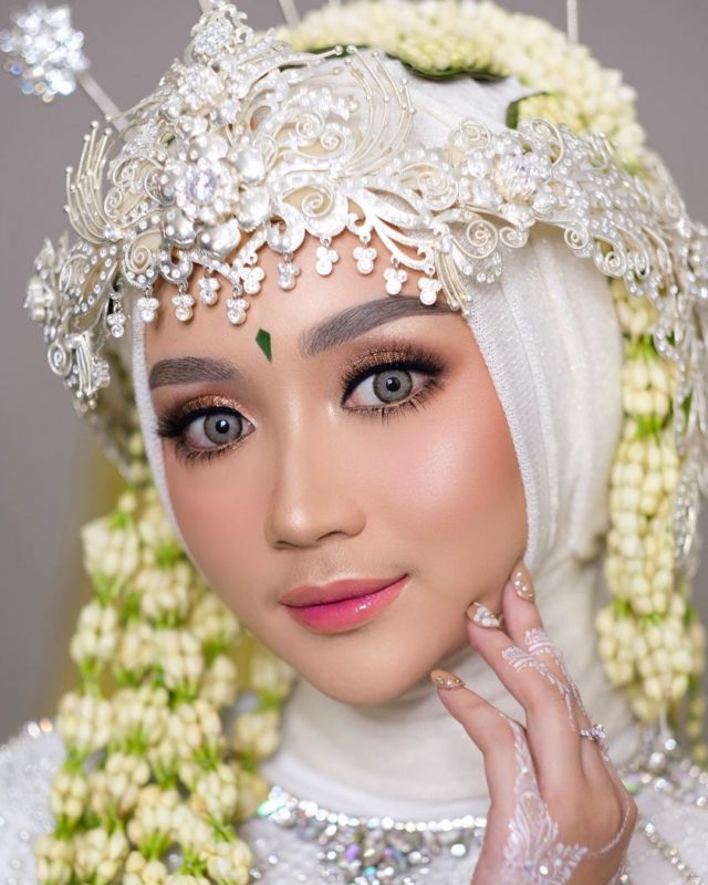 pengantin hijab siger