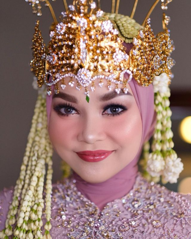 pengantin hijab siger