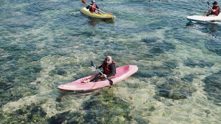 Sensasi Naik Kano di Pantai Drini Gunungkidul yang Seru Abis. Kamu Harus Cobain  Deh!