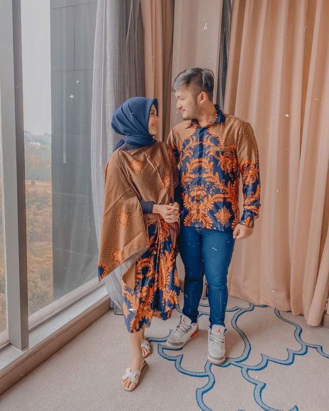 batik couple