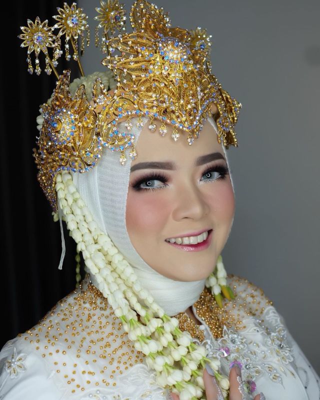 pengantin hijab siger