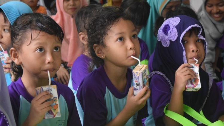 Ajarkan Pentingnya Minum Susu, Universitas Mercu Buana Adakan “Gerakan Minum Susu”. Inspiratif Banget!