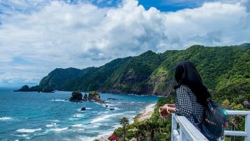 5 Pantai di Jawa Timur Ini Wajib Masuk Daftar Liburanmu Tahun Depan. Indahnya Nggak Nyantai!