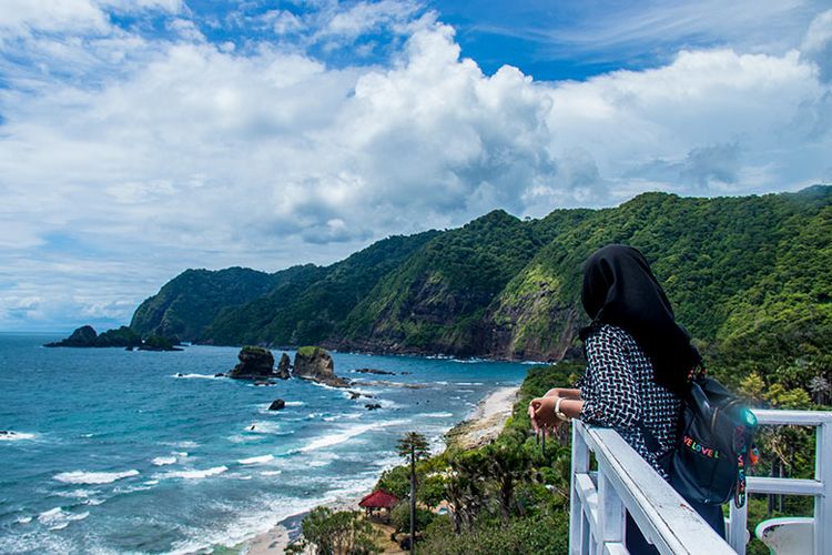 5 Pantai di Jawa Timur Ini Wajib Masuk Daftar Liburanmu Tahun Depan. Indahnya Nggak Nyantai!