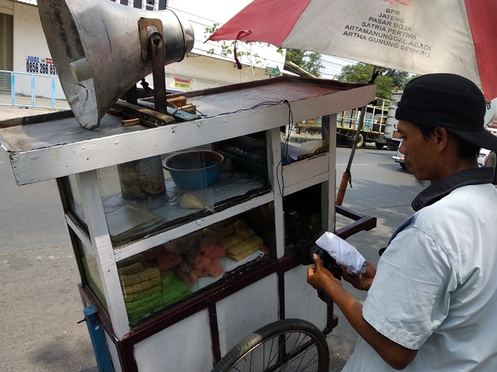 Jadwal Rutin Penjual Makanan Keliling yang Biasa Lewat Depan Rumah. Buat Sobat Mager, Catat nih!