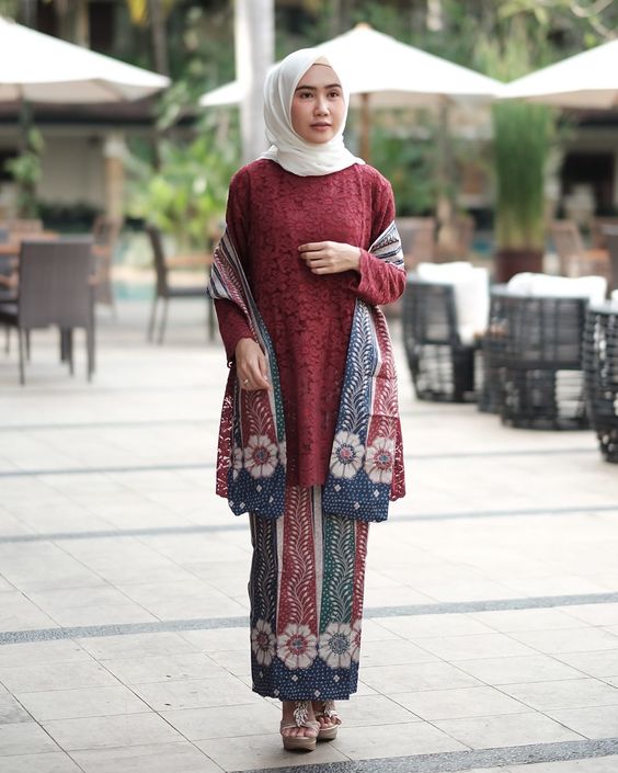 kebaya maroon hijab