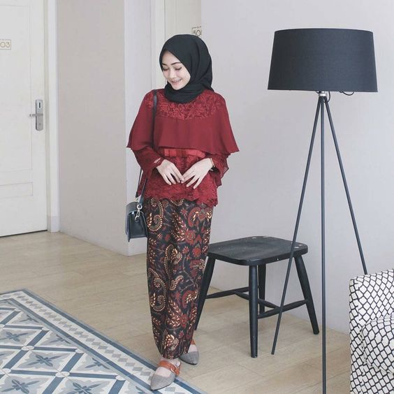 kebaya maroon hijab