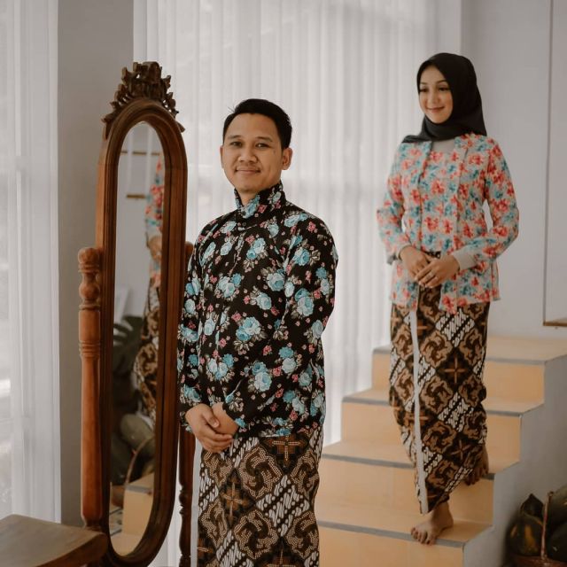 prewedding di tangga